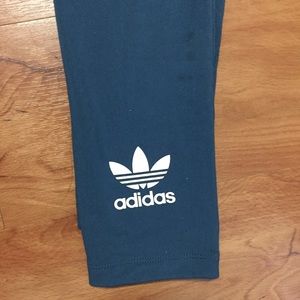 ADIDAS BLUE LEGGINGS WITH TREFOIL DESIGN
